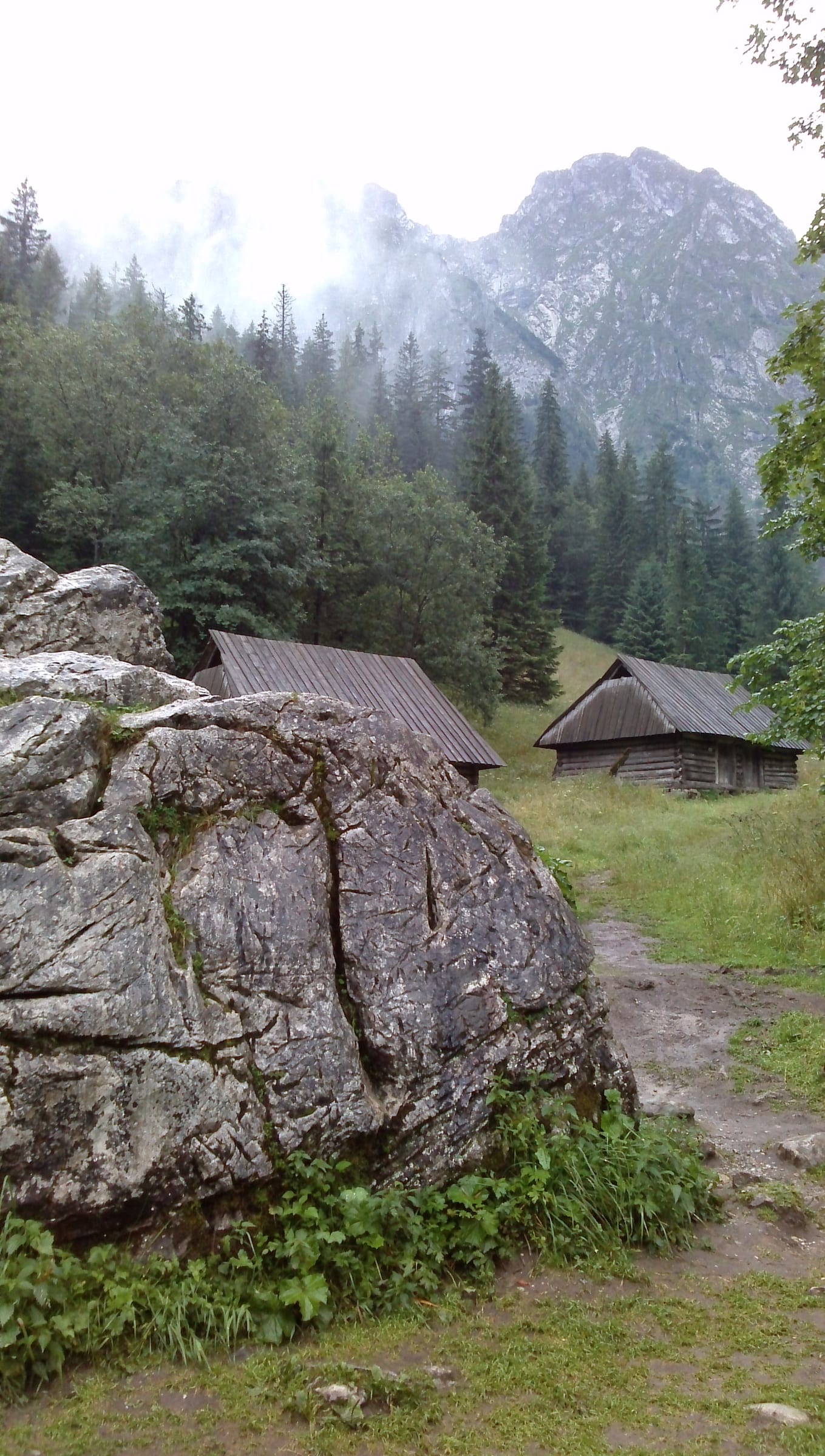 Dolina Strążyska: Sarnia Skała Viewpoint hiking route preview